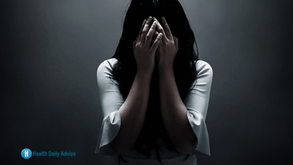 Symptoms of Achluophobia